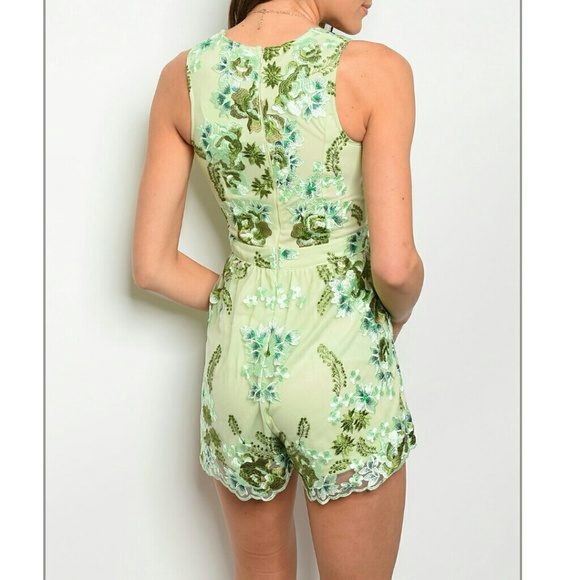 Gorgeous romper - Picture 3 of 3